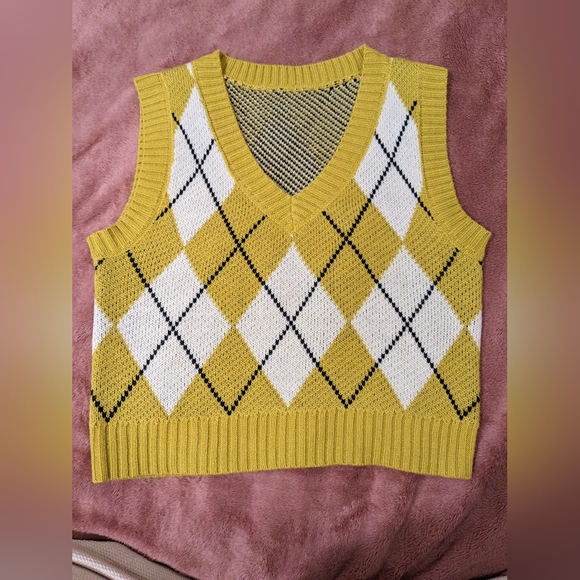 Urban Outfitters Sweaters - Argyle sweater vest